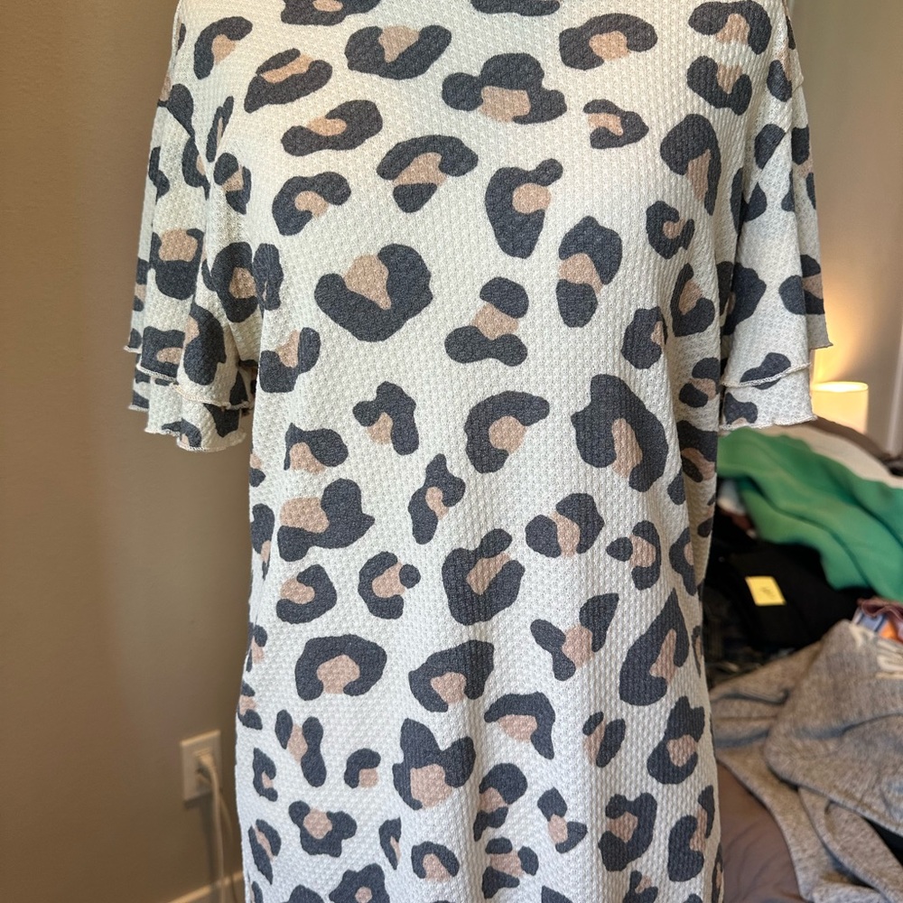 Leopard Print Short Sleeve Top